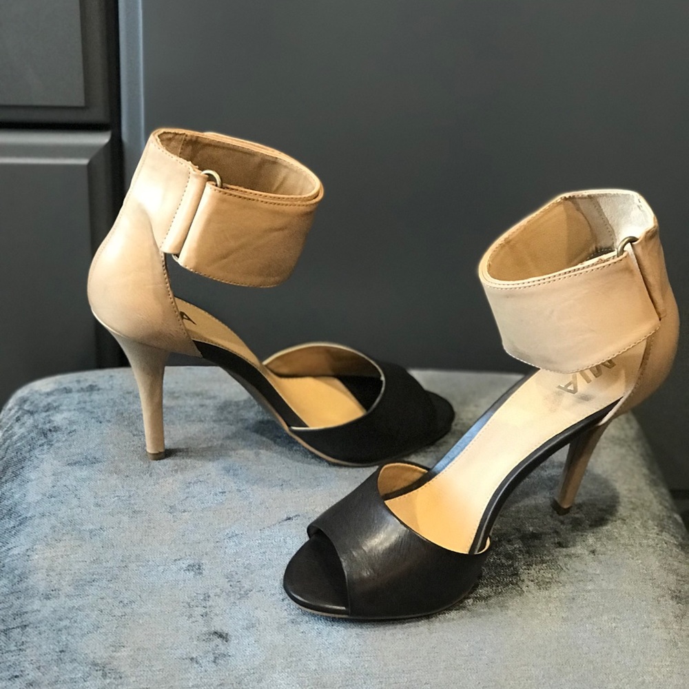 MIA Tan/Brown Heels NWOT